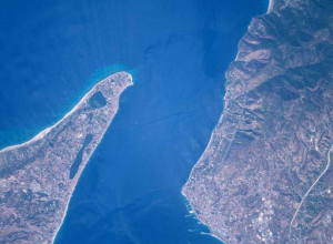 Lo stretto di Messina tra Scilla e Cariddi